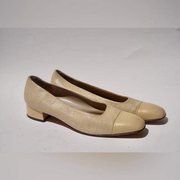 FERRAGAMO (Salvatore) Beige 2-Tone 1" Classic Pump (US 9 AAA) - Picture 2 of 5